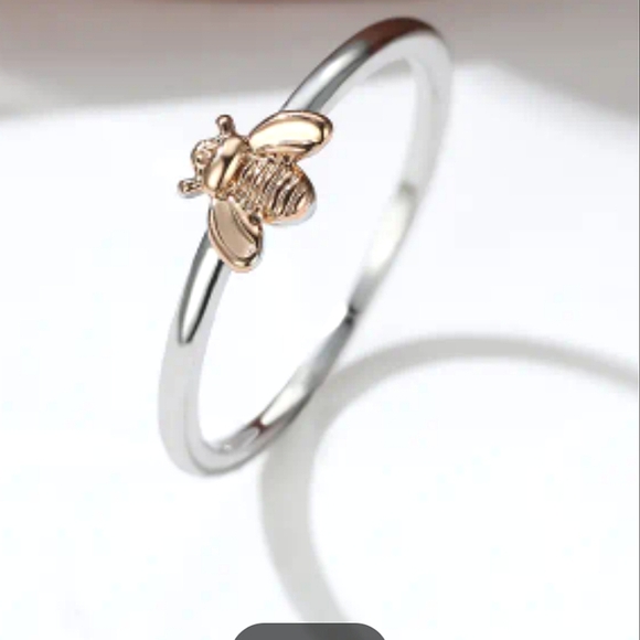 Jewelry - Delicate Bee Ring 18K Gold Plated Size 8